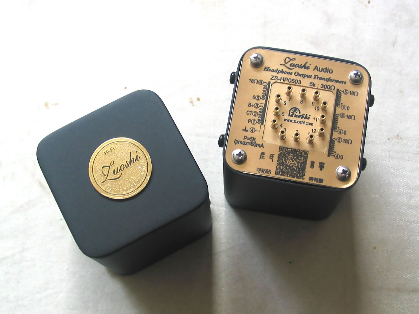 基于更好性能的多阻抗输出耳机输出牛ZS-HP5006